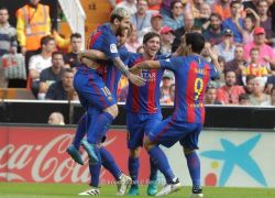 ميسي يقود برشلونة لفوز قاتل على فالنسيا