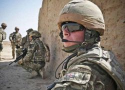 بريطانيا تأمر جنودها بــ&quot;الانتحار&quot; إذا وقعوا بيد &quot;داعش&quot;