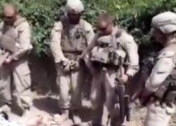 بالفيديو &quot;جندي امريكي صُوّر وهو يبول على جثث مقاتلين من حركة طالبان حكم 30 يوما فقط !!
