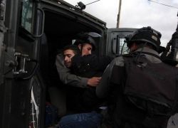 جيش الاحتلال الاسرائيلي يعتقل 12 مواطنًا بالضفّة