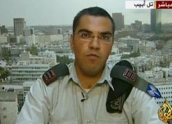 شاهد التعليقات : نشطاء يلاحقون افيخاي ادرعي عبر الفيس بوك