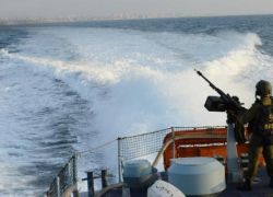 زوارق الاحتلال تطلق النار على صيادين بغزة