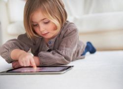 مخاطر وسائل التواصل الاجتماعي للإطفال مثل الوجبات السريعة