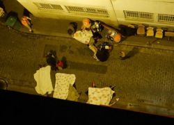 عشرات قتلى وجرحى في هجمات مسلحة بباريس - فيديو