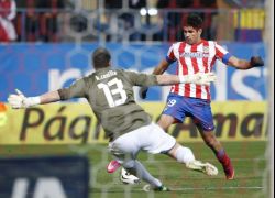 الأتلتيكو يتفوق على اشبيلية ليلحق بريال مدريد في نهائي كأس ملك اسبانيا