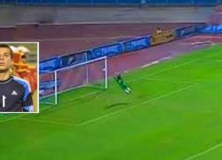 حارس مرمى مصري يطير كالسوبرمان ويبهر العالم مرتين