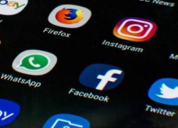 فيسبوك وواتساب يتعرضان لخلل أستمر حتى "90 دقيقة" والشركة تعلق