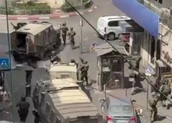 اصابات في اقتحام كبير لوسط مدينة رام الله