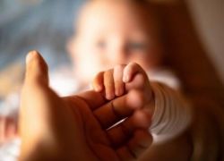 دراسة جديدة: الأطفال يرثون ذكاءهم من الأم!