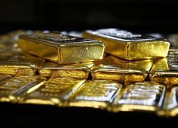 عالمياً : الذهب يتراجع مع ارتفاع الدولار