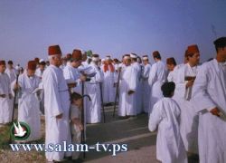 السامريون ينحرون الخراف والعلم الاسرائيلي