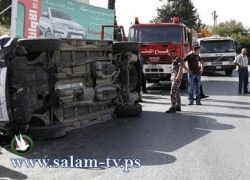 اصابة 11 مواطنا نتيجة انحراف باص تفاجأ بجرافة قرب بيت جالا