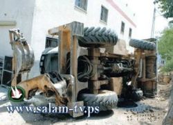 قلقيلية:إصابة خمسة مواطنين بإنقلاب جرار زراعي