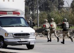 مقتل (10) جنود مصريين و (15) مسلحاً بهجوم شنه مسلحون بسيناء