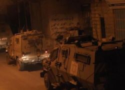 قوات الاحتلال تعتقل مواطنين من بلدة بيت أمر شمال الخليل