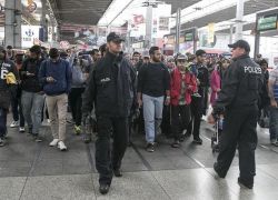 ألمانيا تستقبل قرابة 10000 مهاجر