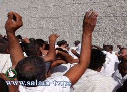 الحجاج يرمون الجمرة الكبرى في مشعر منى
