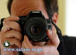الشرطة تقبض على شخص يصور الفتيات المارات في الشارع