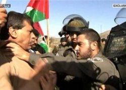 نيابة رام الله تعاين مسرح جريمة اغتيال الشهيد زياد أبوعين