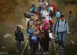 هنغاريا تعتمد قرارا بـ"توقيف" اللاجئين