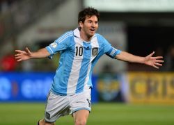 ميسي: منتخب إسبانيا محظوظ .. وتشافي وإنييستا يتمنان فوزي بكأس العالم !!