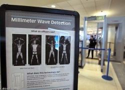 سحب أجهزة ضوئية تكشف ما تحت ملابس المسافرين بمطارات أمريكا