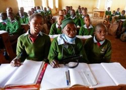 عجوز تعود إلى مقاعد الدراسة في سن 98