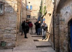 الاحتلال يقتحم منزلا لتسليمه للمستوطنين في القدس