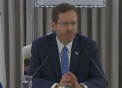 الرئيس الاسرائيلي يحذر من الانهيار :&quot; اسرائيل &quot; تقف على شفا الهاوية