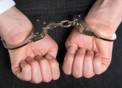 الشرطة تقبض على شخص صادر بحقه حكم بالأشغال الشاقة بتهمة الاغتصاب