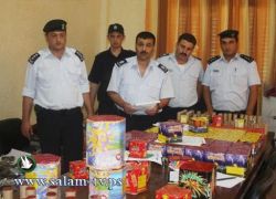 شرطة طولكرم تصادر كمية من الالعاب النارية والمفرقعات ومسدسات الخرز