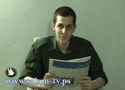 "إسرائيل" سنعامل أسرى حماس كما يعاملون شاليط