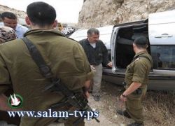 اصابة 17 عاملا بعد انقلاب حافلتهم اثناء مطاردة الجيش لهم غرب بيت لحم