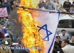 ثوار مصر يحاصرون السفارة الإسرائيلية ويطالبون بوقف العدوان على غزة