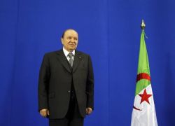 الرئيس بوتفليقة يظهر في شريط مصور بعد شهر من شائعات بشأن صحته