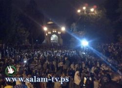 نحو ربع مليون مواطن يحيون ليلة القدر في الأقصى