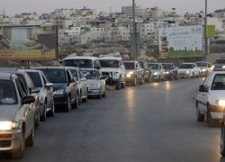 وزير المواصلات: العمل جار لتخفيف أزمة معبر قلنديا
