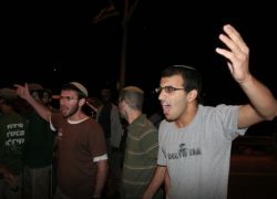 مستوطنون يعتدون بشكل وحشي على مواطن من بيت حنينا شمال القدس