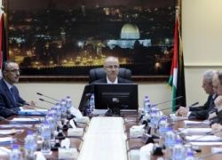 الحكومة : الدوام غدا الخميس من ٨ صباحا حتى ١٢ ظهرا بسبب الأحوال الجوية
