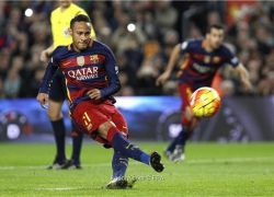 رباعية سواريز وثلاثية ميسي تضع قدما لبرشلونة في النهائي