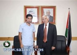 طالب فلسطيني يكتشف الجينات المسببة لمرض الكبد الوبائي