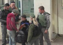 الاحتلال يعتقل طفلا بالقرب من الحرم الابراهيمي