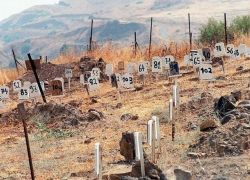 بينهم 67 طفلا.. الاحتلال يحتجز جثامين 735 شهيدًا