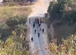 الاحتلال يمنع المزارعين من قطف ثمار الزيتون في كفر نعمة غرب رام الله