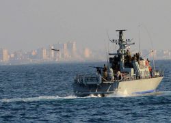 الزوارق الحربية الاسرائيلية تطلق النار صوب مراكب الصيادين قبالة سواحل غزة