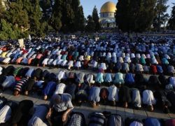 هذا هو حكم صلاة الجمعة يوم العيد