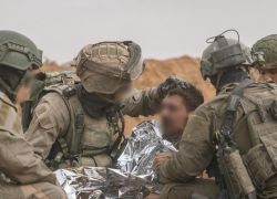 جيش الاحتلال ينفذ اخلاء لجنود مصابين من قطاع غزة فجرا