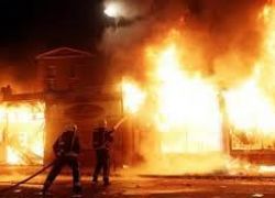 إصابة 10 مقدسيين في حريق بحي صور باهر