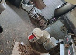 الضابطة الجمركية وجهة الاختصاص توقفان محمص مكسرات عن العمل لافتقاره للشروط الصحية في طولكرم