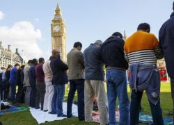 للمرة الأولى.. المسيحيون أقلية في بريطانيا ونسبة المسلمين ترتفع